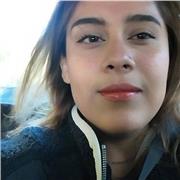 Soy una profesora joven con muchísima paciencia consciente de que se puede aprender divirtiéndose